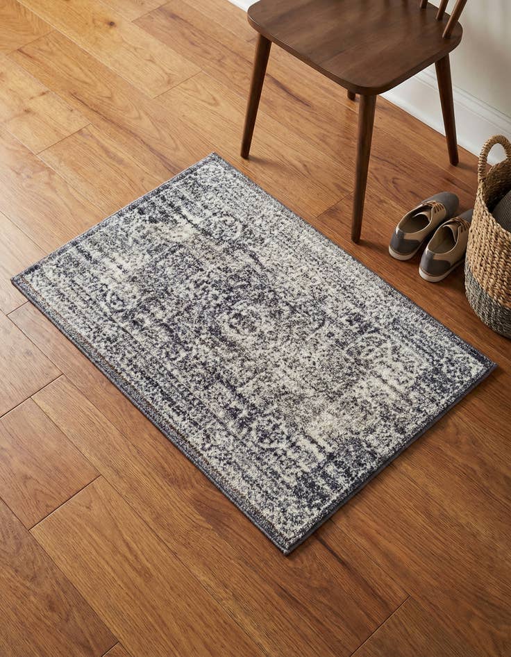 Detail image of 2' 2 x 3' Williamsburg Rug