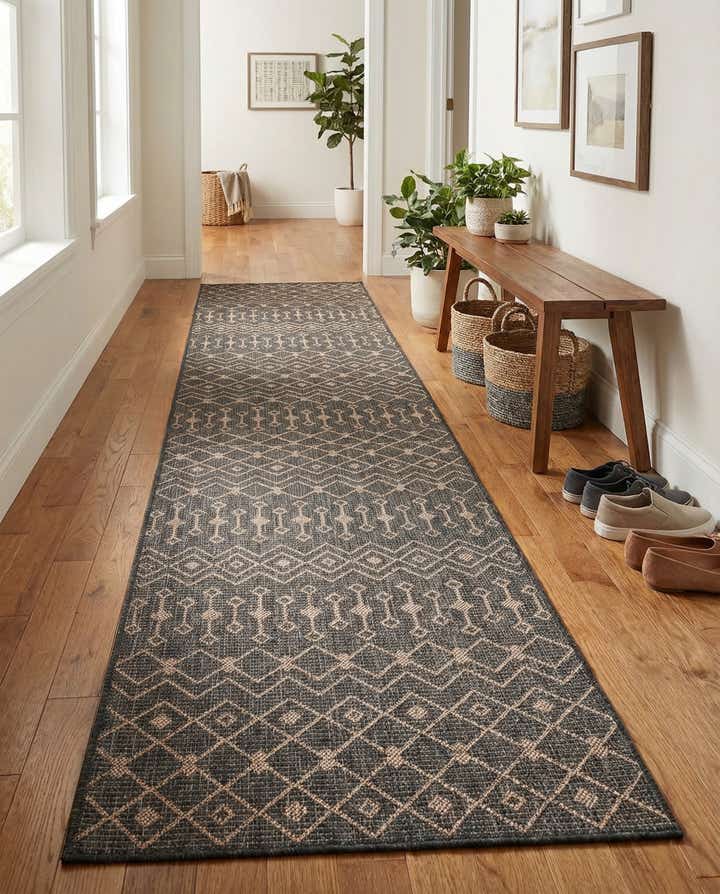 2' 7 x 12' Easy-Clean Lattice Indoor / Outdoor Runner Rug