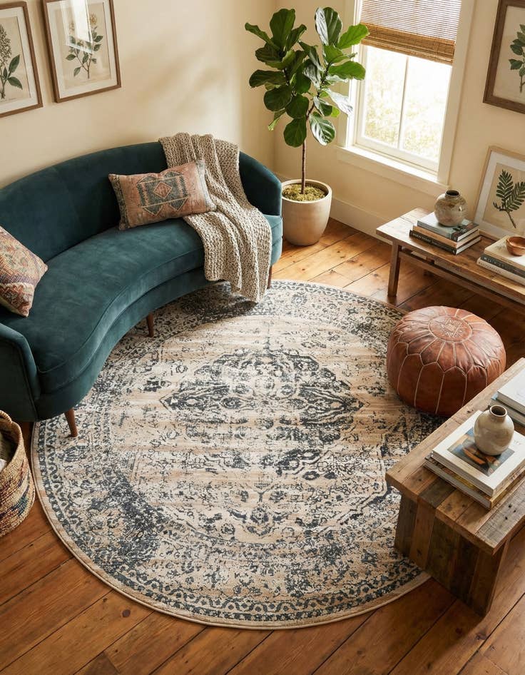 Detail image of 7' 10 x 7' 10 Villa Round Rug