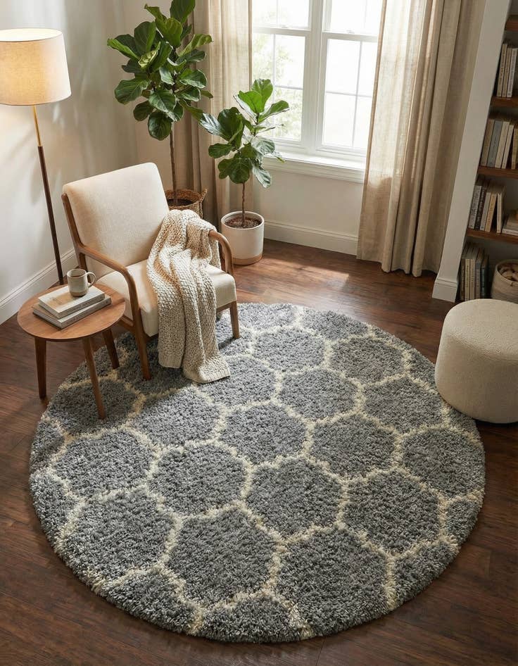 Detail image of 7' 10 x 7' 10 Trellis Shag Round Rug
