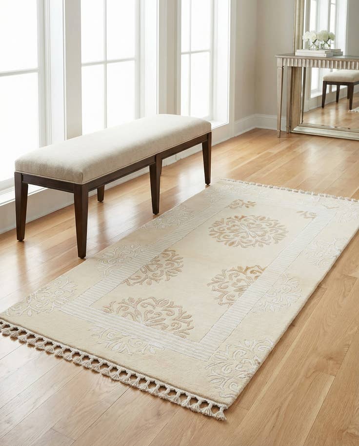 Detail image of 2' 7 x 4' 7 Hand Knotted Darya Wool Rug