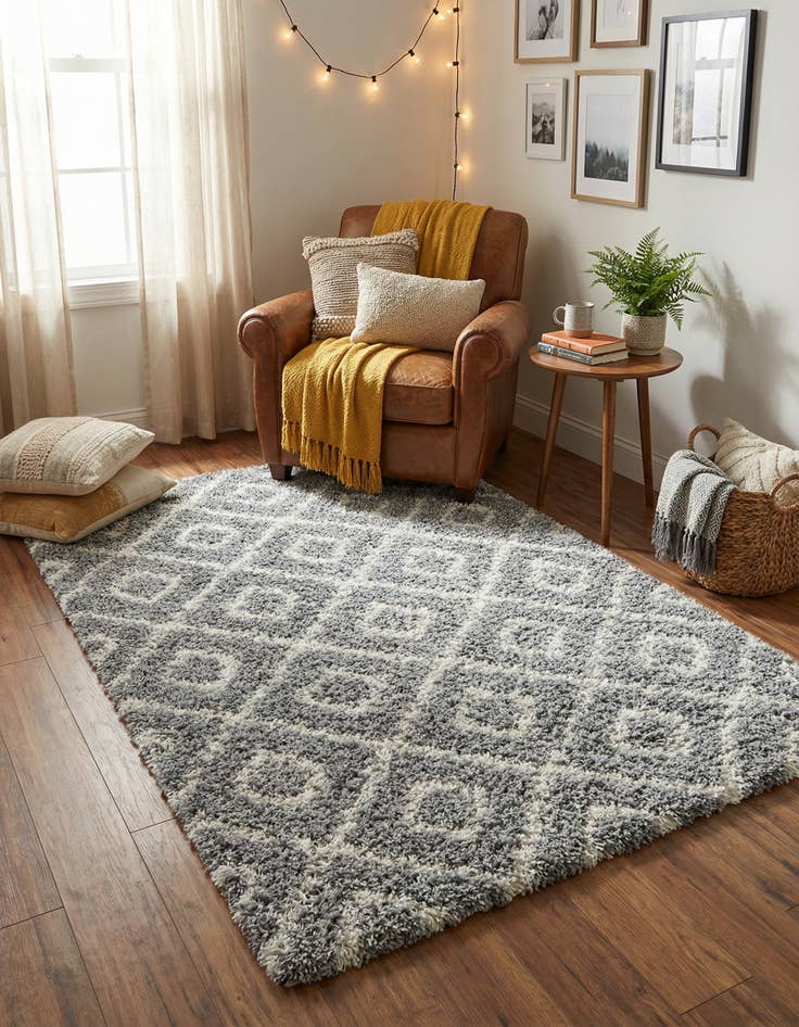 Detail image of 4' x 6' Trellis Shag Rug