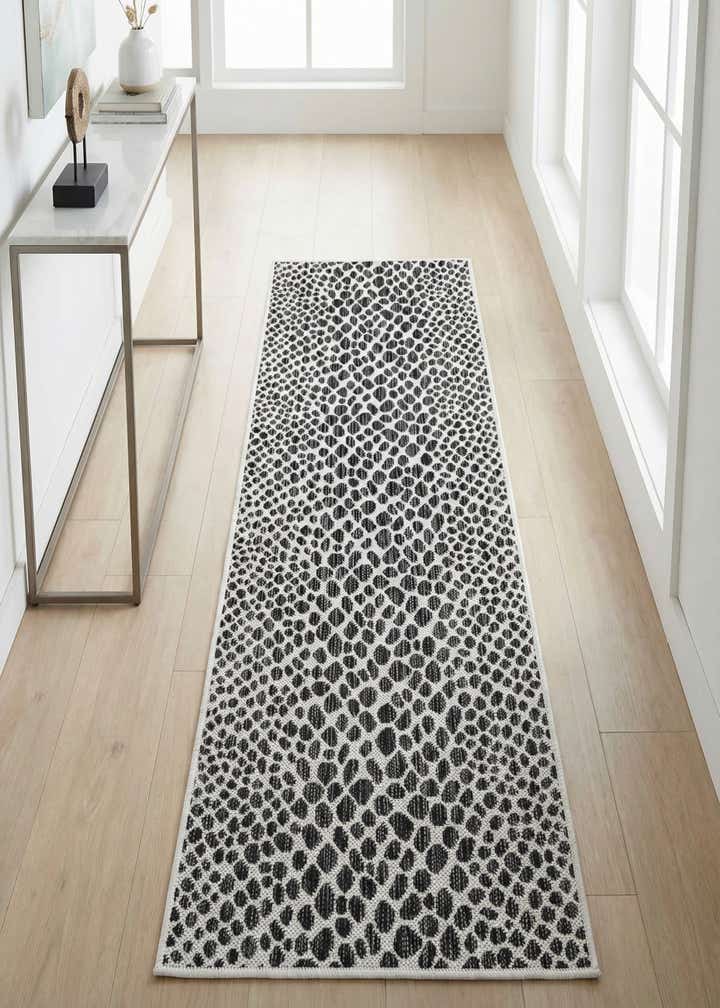 2' x 6' Easy-Clean Jill Zarin Cape Town Indoor / Outdoor Runner Rug