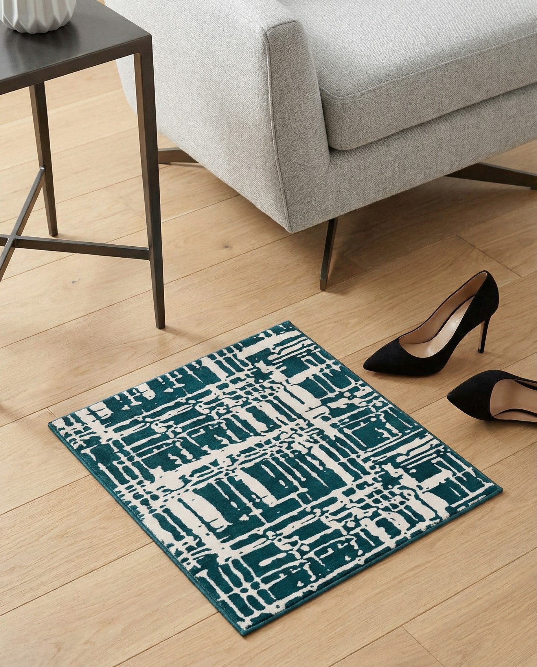 1' 4 x 1' 4 Vince Camuto Sample Rug