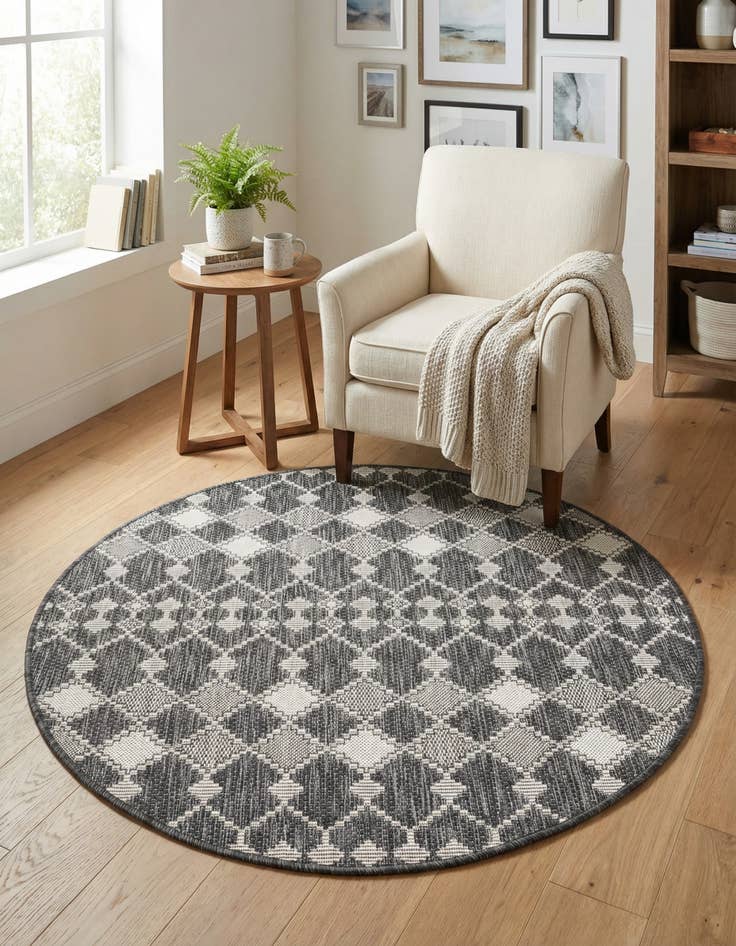 Detail image of 4' x 4' Easy-Clean Trellis Indoor / Outdoor Round Rug