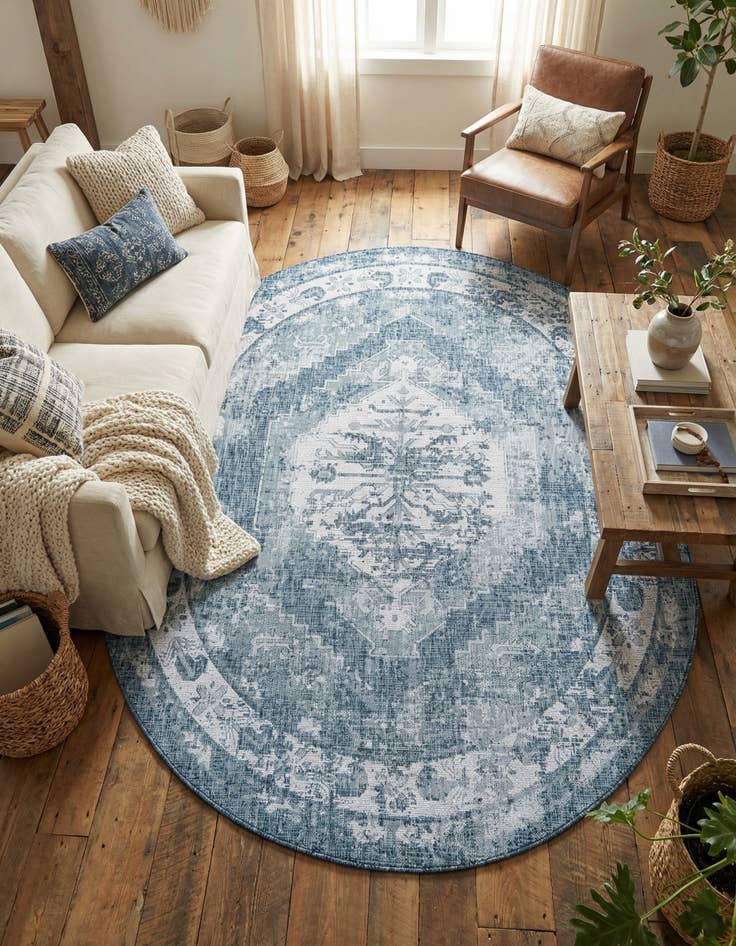 Detail image of 7' 10 x 10' Easy-Clean Traditional Indoor / Outdoor Oval Rug