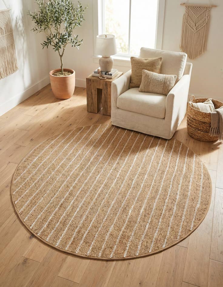 Detail image of 7' 10 x 7' 10  Hand Braided Laurel Handwoven Jute Round Rug