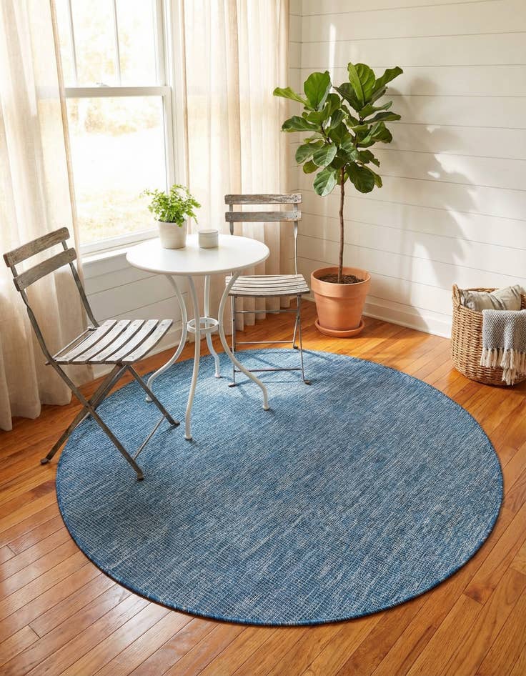 Detail image of 6' x 6' Easy-Clean Solid Indoor / Outdoor Round Rug