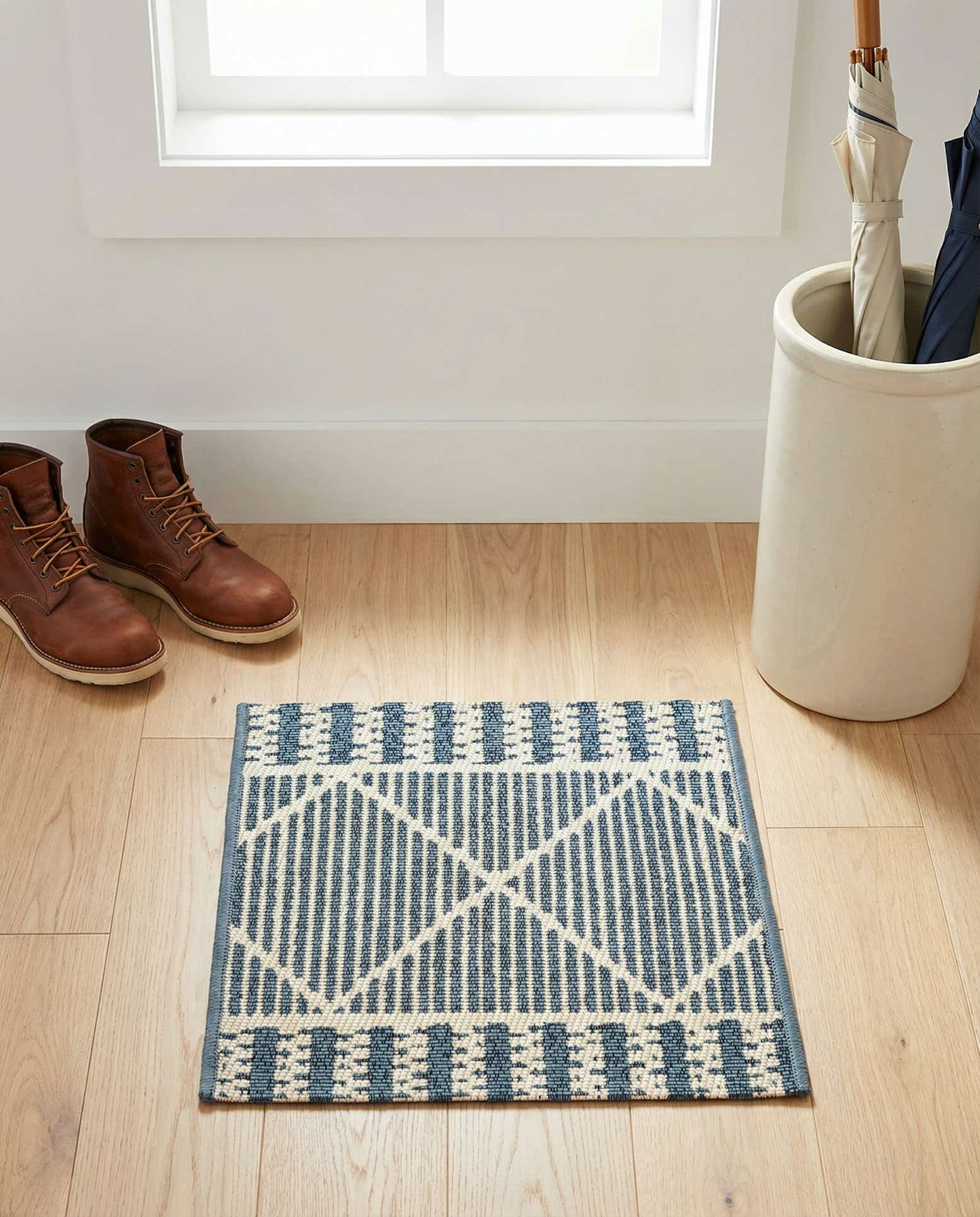 1' 4 x 1' 4 Easy-Clean Trellis Indoor / Outdoor Sample Rug