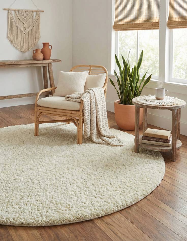 Detail image of 6' x 6' Solid Shag Round Rug