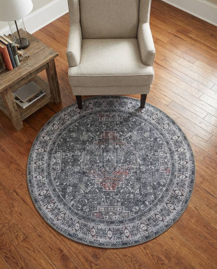 Detail image of 3' 6 x 3' 6 Washable Timeless Round Rug