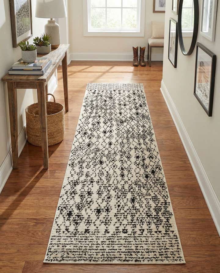 2' 7 x 10' Morocco Runner Rug