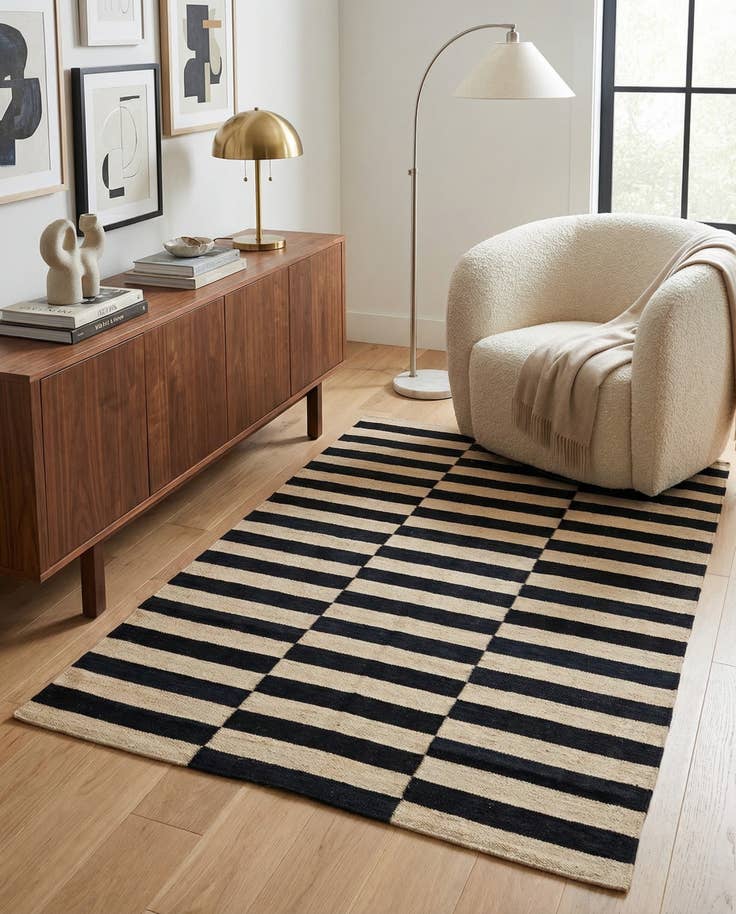 Detail image of 4' 2 x 5' 10 Hand Woven Kilim Modern Wool Rug