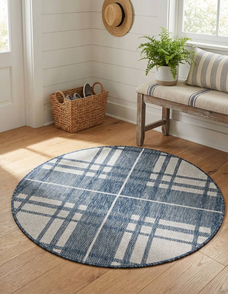 Detail image of 3' x 3'  Washable Checkered Indoor / Outdoor Round Rug