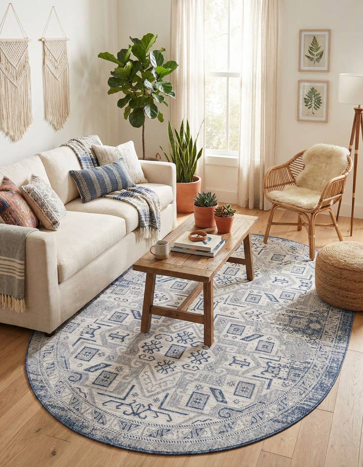 Detail image of 7' 10 x 10'  Washable Aztec Indoor / Outdoor Oval Rug