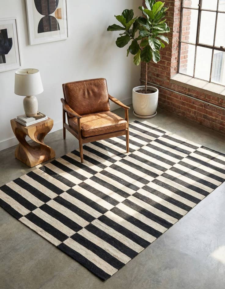 Detail image of 4' x 5' 6 Hand Woven Kilim Modern Wool Rug