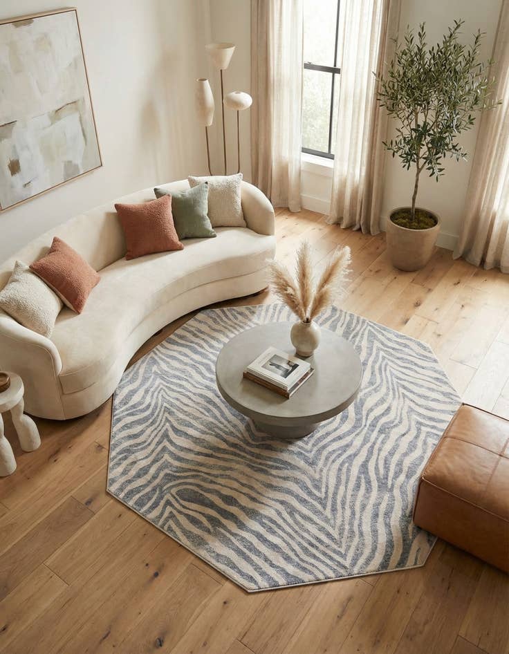 Detail image of  7' 10 x 7' 10 Finsbury Octagon Rug