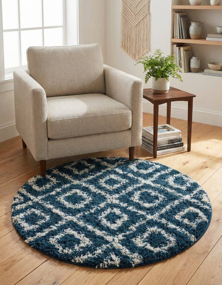 Detail image of 3' 3 x 3' 3 Trellis Shag Round Rug