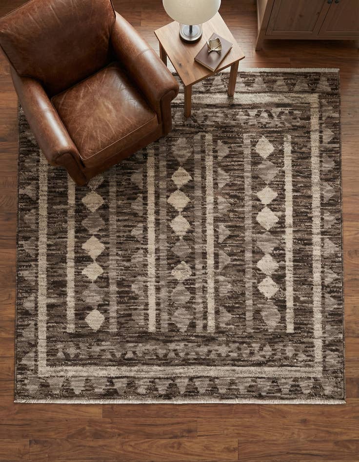 Detail image of 5' x 5' Grand Tradition Rug