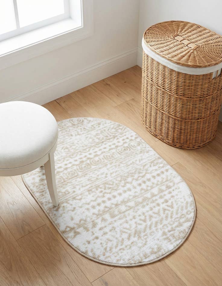 Detail image of 2' x 3' Hermitage Oval Rug