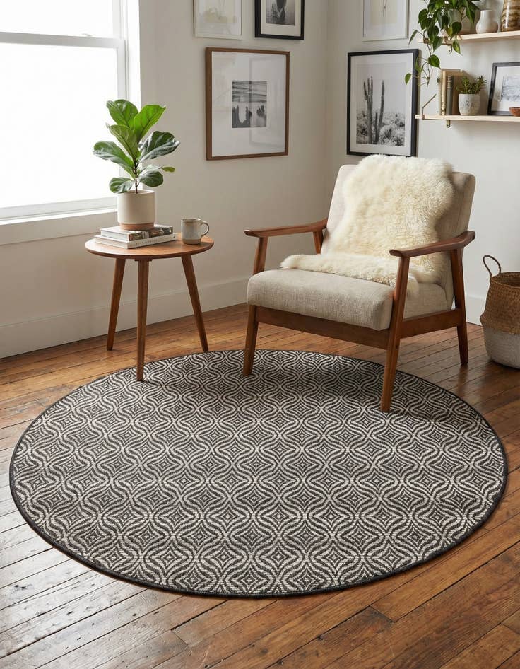Detail image of 5' 3 x 5' 3 Easy-Clean Trellis Indoor / Outdoor Round Rug