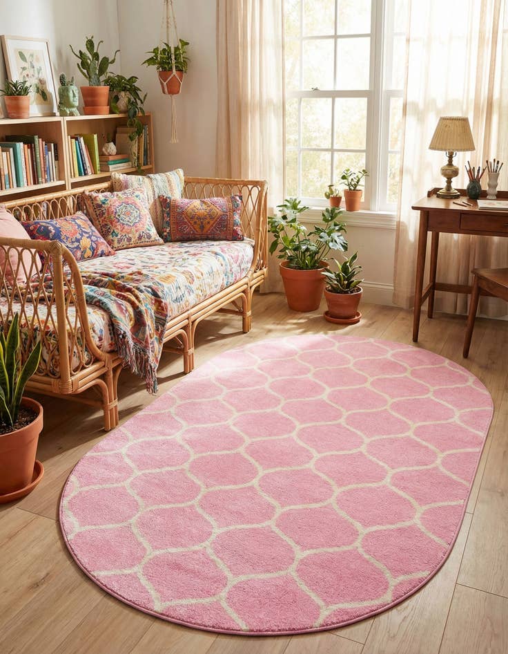 Detail image of 5' 3 x 8' Lattice Frieze Oval Rug