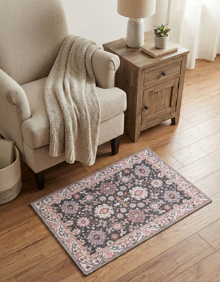 Detail image of 2' x 3' 1 Washable Timeless Rug
