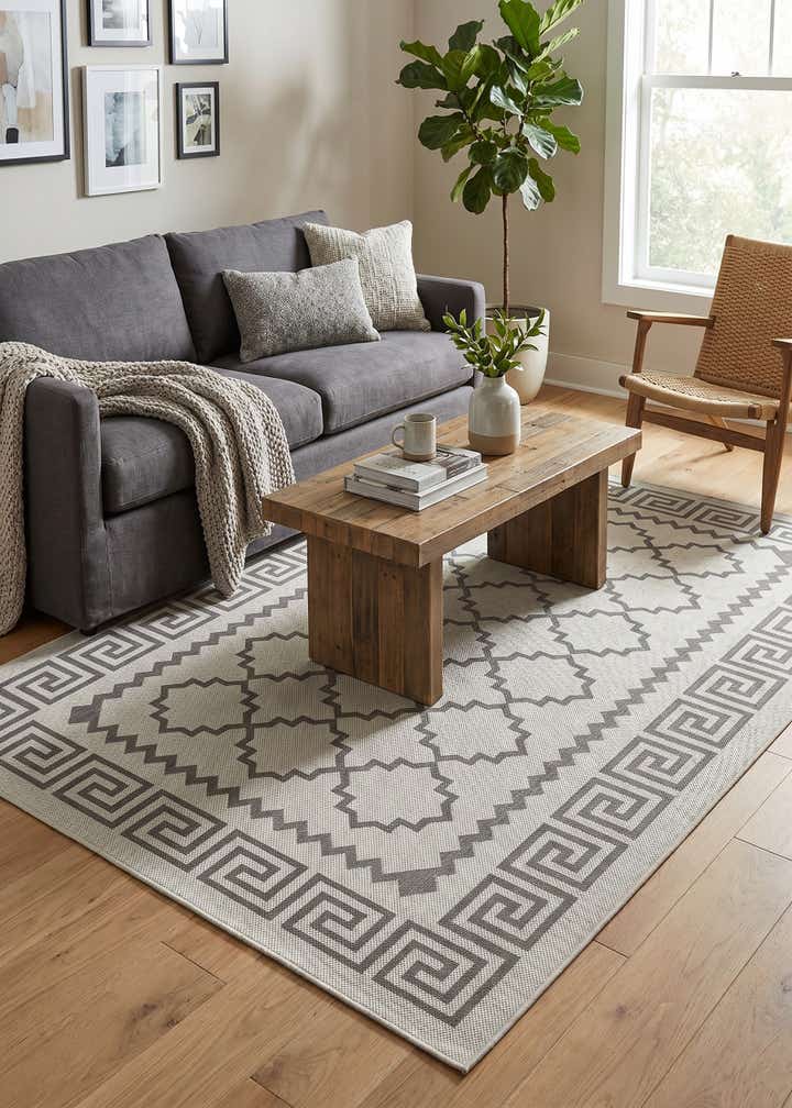 5' 3 x 8' Easy-Clean Lattice Indoor / Outdoor Rug