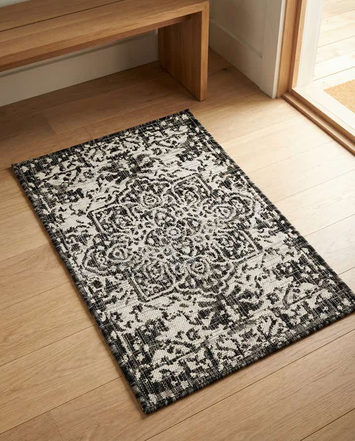 2' x 3' Easy-Clean Jill Zarin Dubai Indoor / Outdoor Rug