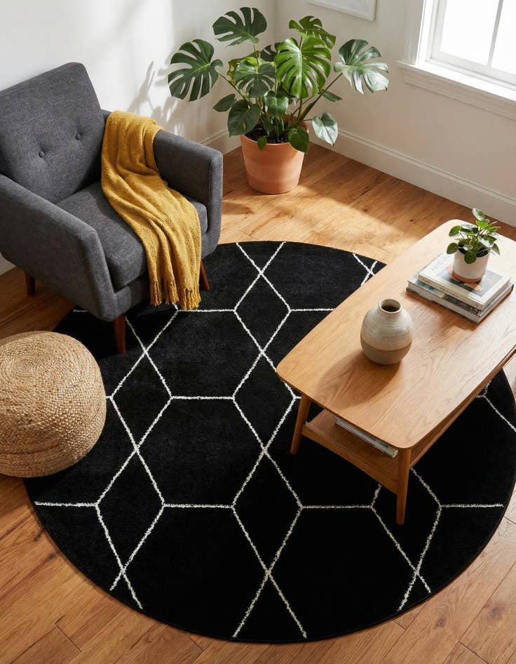 Detail image of 6' x 6' Lattice Frieze Round Rug