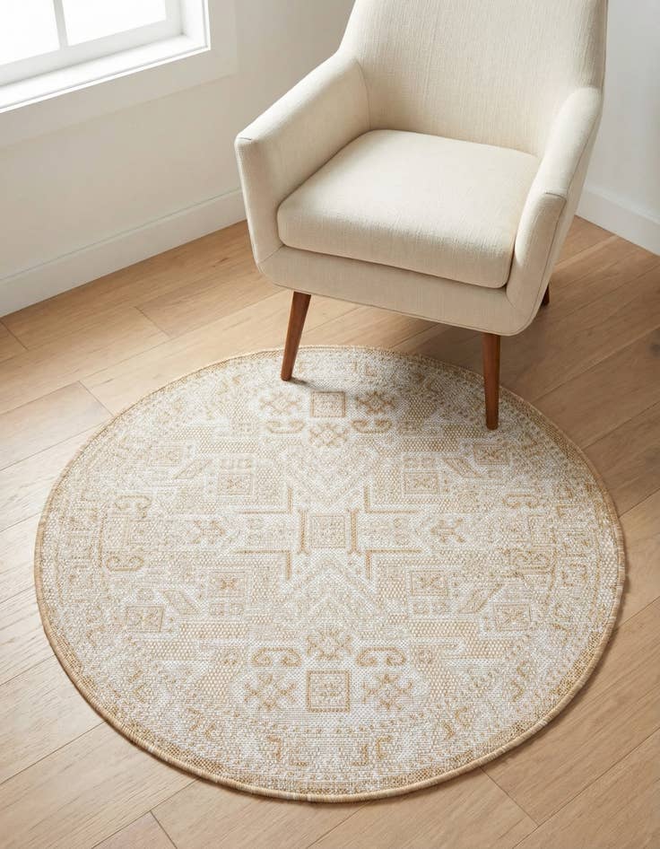Detail image of 3' x 3' Washable Aztec Indoor / Outdoor Round Rug