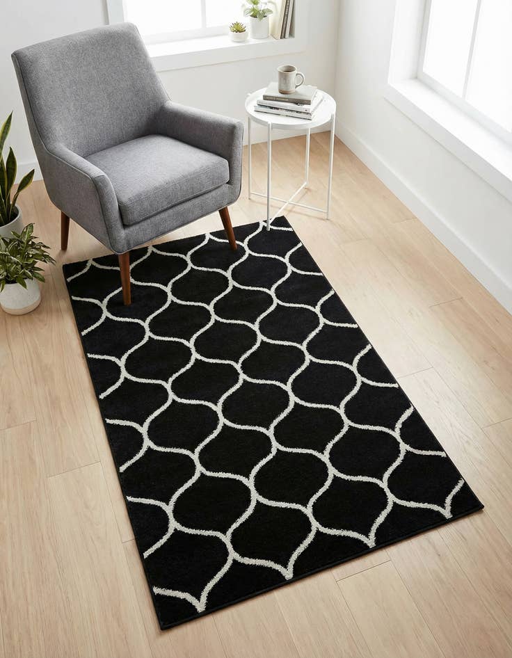 Detail image of 3' x 5' 3 Lattice Frieze Rug