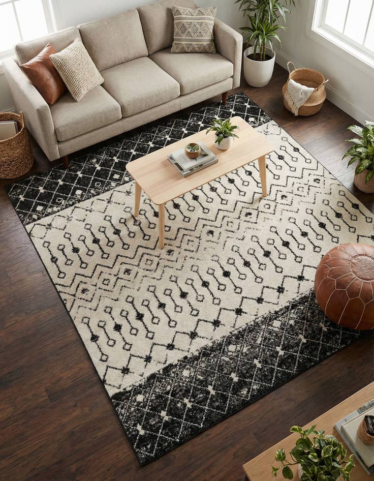 Detail image of 7' 10 x 7' 10 Moroccan Trellis Square Rug