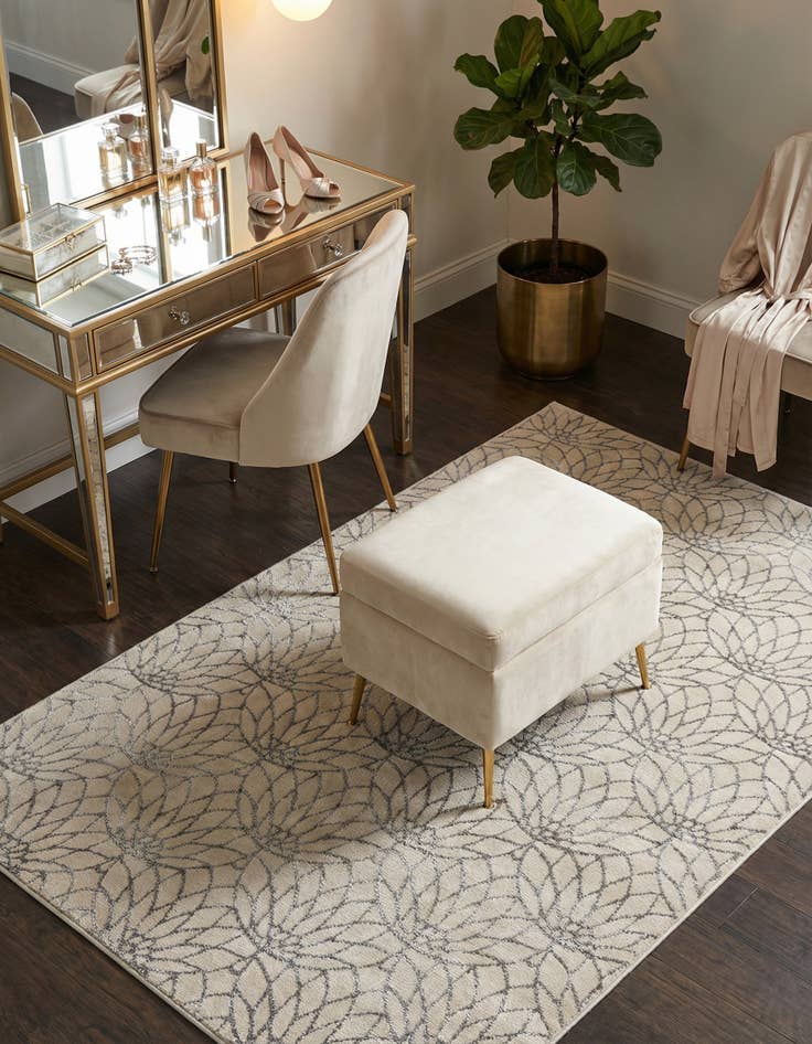 Detail image of 4' x 6'  Marilyn Monroe&trade; Glam Dahlia Rug