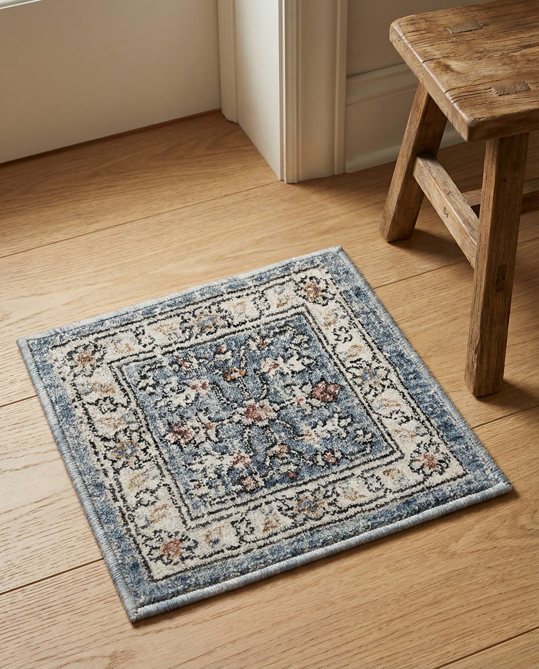 1' 4 x 1' 4 Eco Traditional Sample Rug
