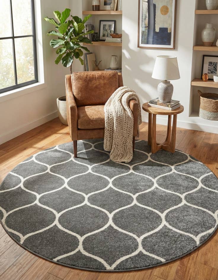 Detail image of 7' x 7' Trellis Frieze Round Rug