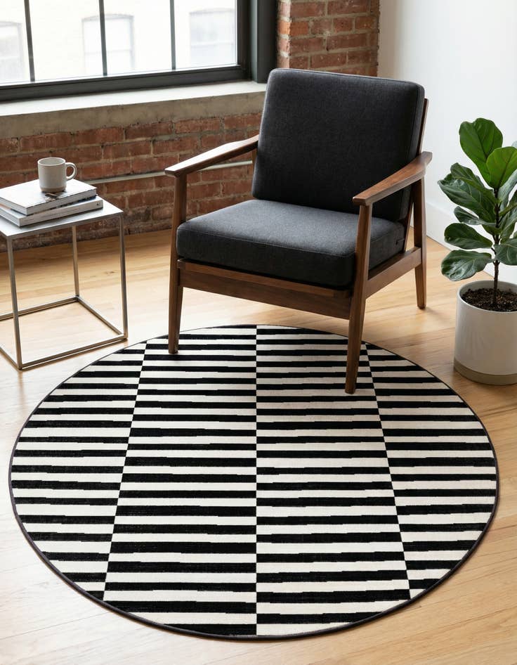 Detail image of 3' 7 x 3' 7 SoHo Round Rug