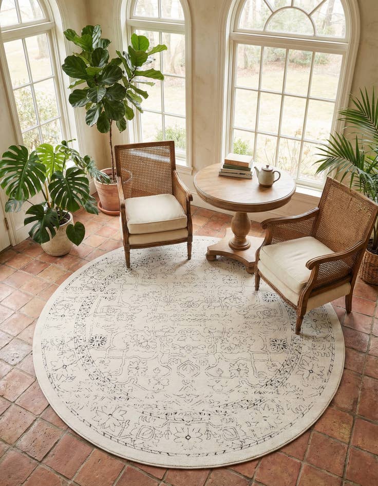 Detail image of 7' 10 x 7' 10 Isabella Round Rug