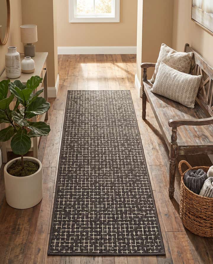 2' x 6' Easy-Clean Checkered Indoor / Outdoor Runner Rug