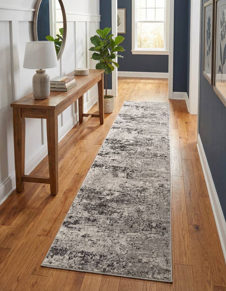 Detail image of 2' 7 x 13' Leipzig Runner Rug