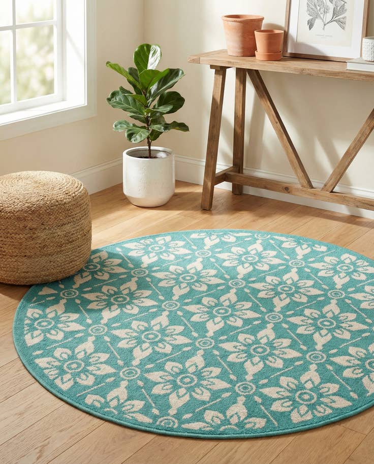 Detail image of 4' x 4' Easy-Clean Lattice Indoor / Outdoor Round Rug
