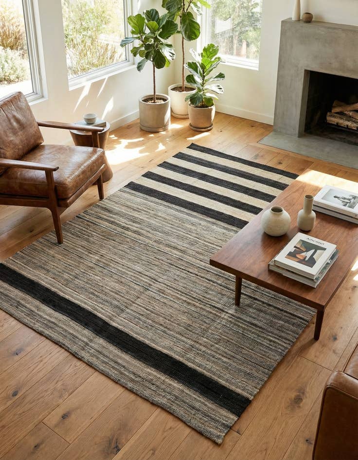 Detail image of 4' 2 x 5' 10 Hand Woven Kilim Modern Wool Rug