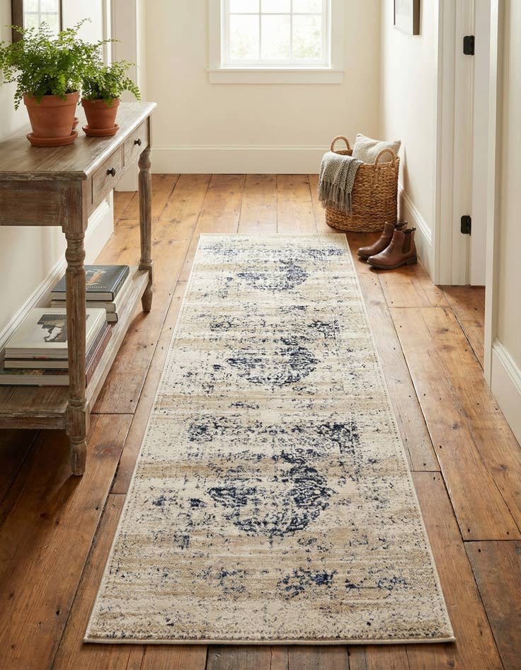 Detail image of 2' x 6' 9 Eliza Runner Rug