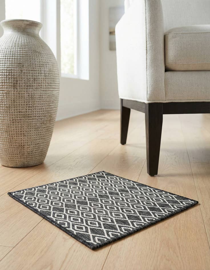 Detail image of 1' 4 x 1' 4 Washable Jill Zarin Turks and Caicos Indoor / Outdoor Sample Rug