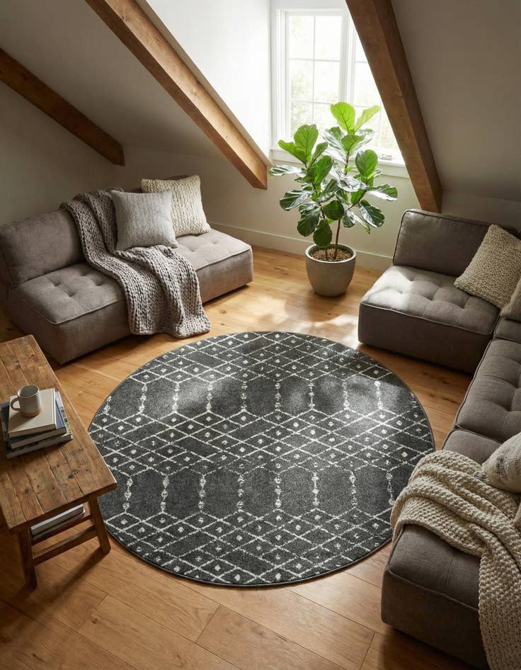 Detail image of 7' 10 x 7' 10 Paxon Trellis Round Rug