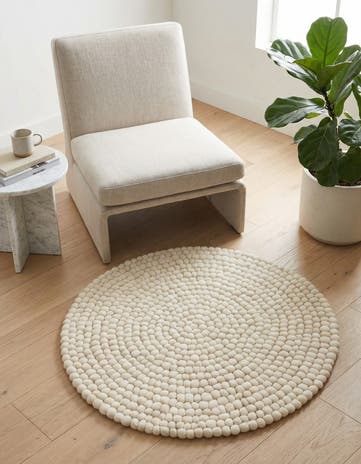 3' 3 x 3' 3 Felt Ball Wool Round Rug
