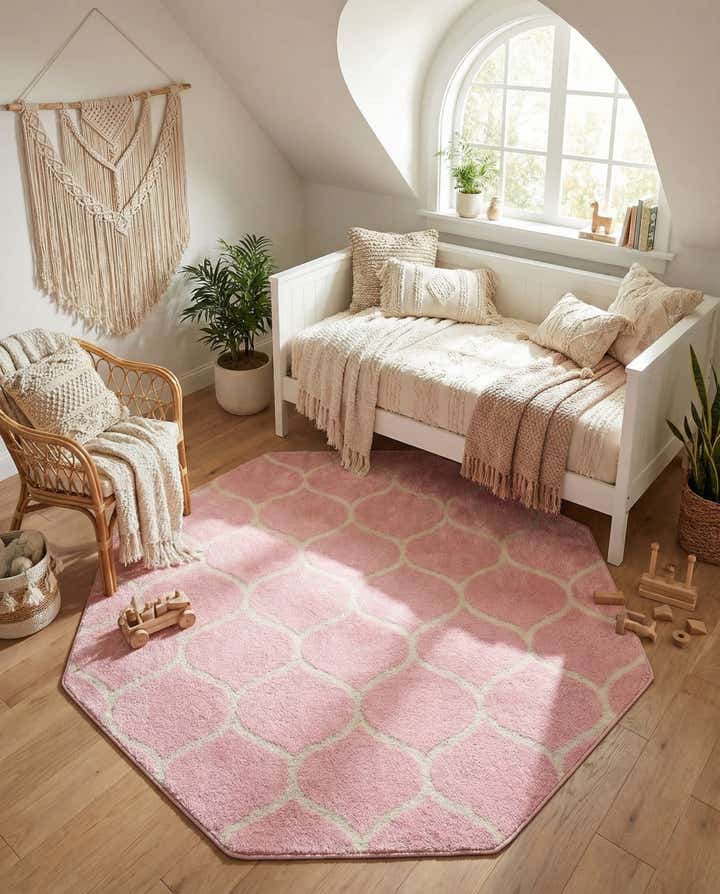 7' 10 x 7' 10 Lattice Frieze Octagon Rug