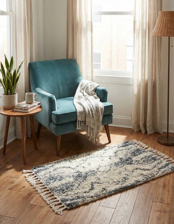 Detail image of 2' 2 x 3' Lagom Shag Rug