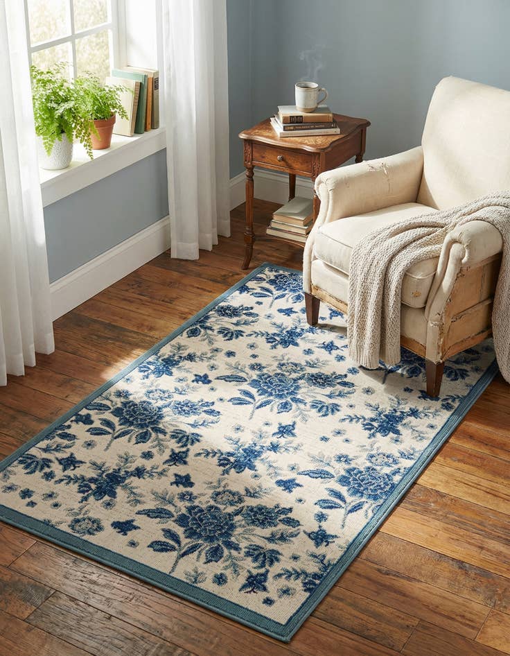 Detail image of 3' 3 x 5' 3 Blossom Rug