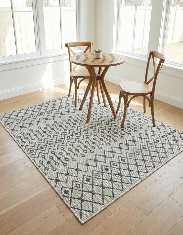 Detail image of 5' 3 x 5' 3 Washable Lattice Indoor / Outdoor Square Rug